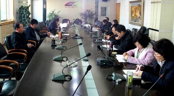 黨委中心組召開學(xué)習(xí)會(huì)議