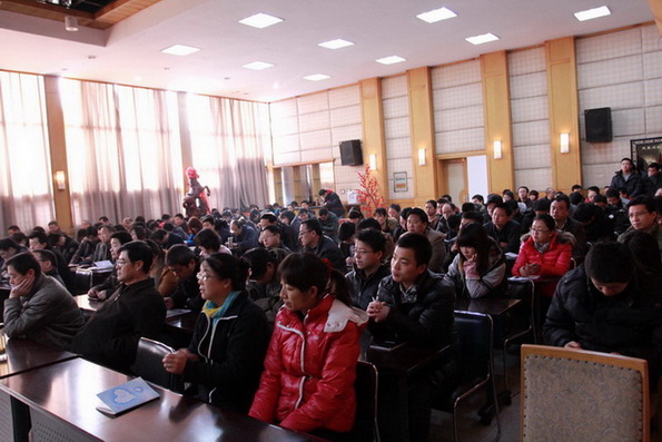 黨團(tuán)員<div   id=