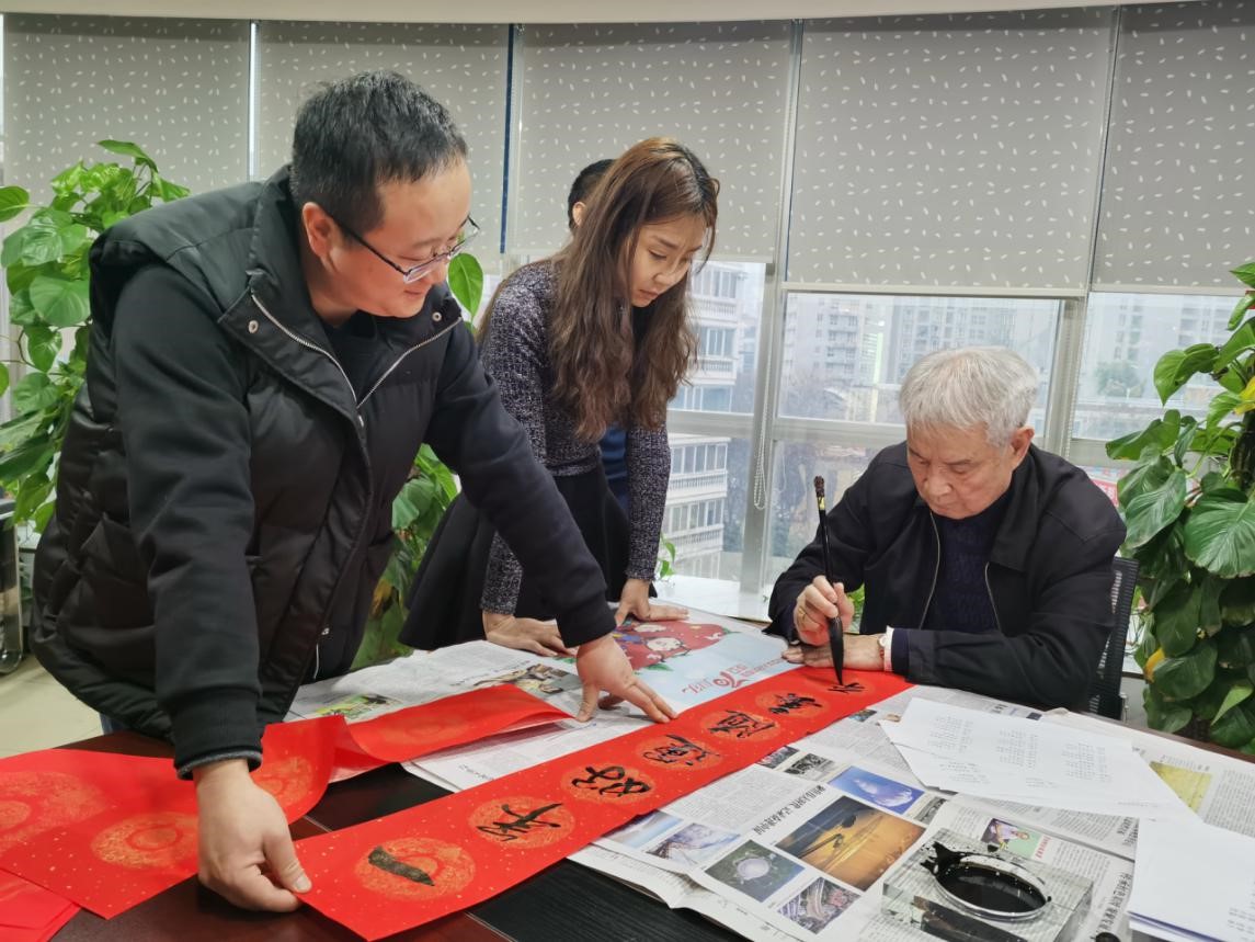 中交通力開(kāi)展迎新春<div   id=