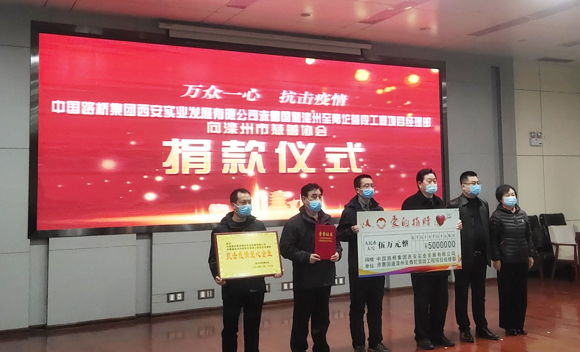 萬(wàn)眾一心<div   id=