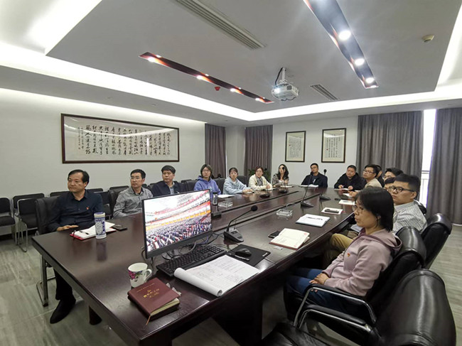 堅(jiān)定信心、埋頭苦干<div   id=