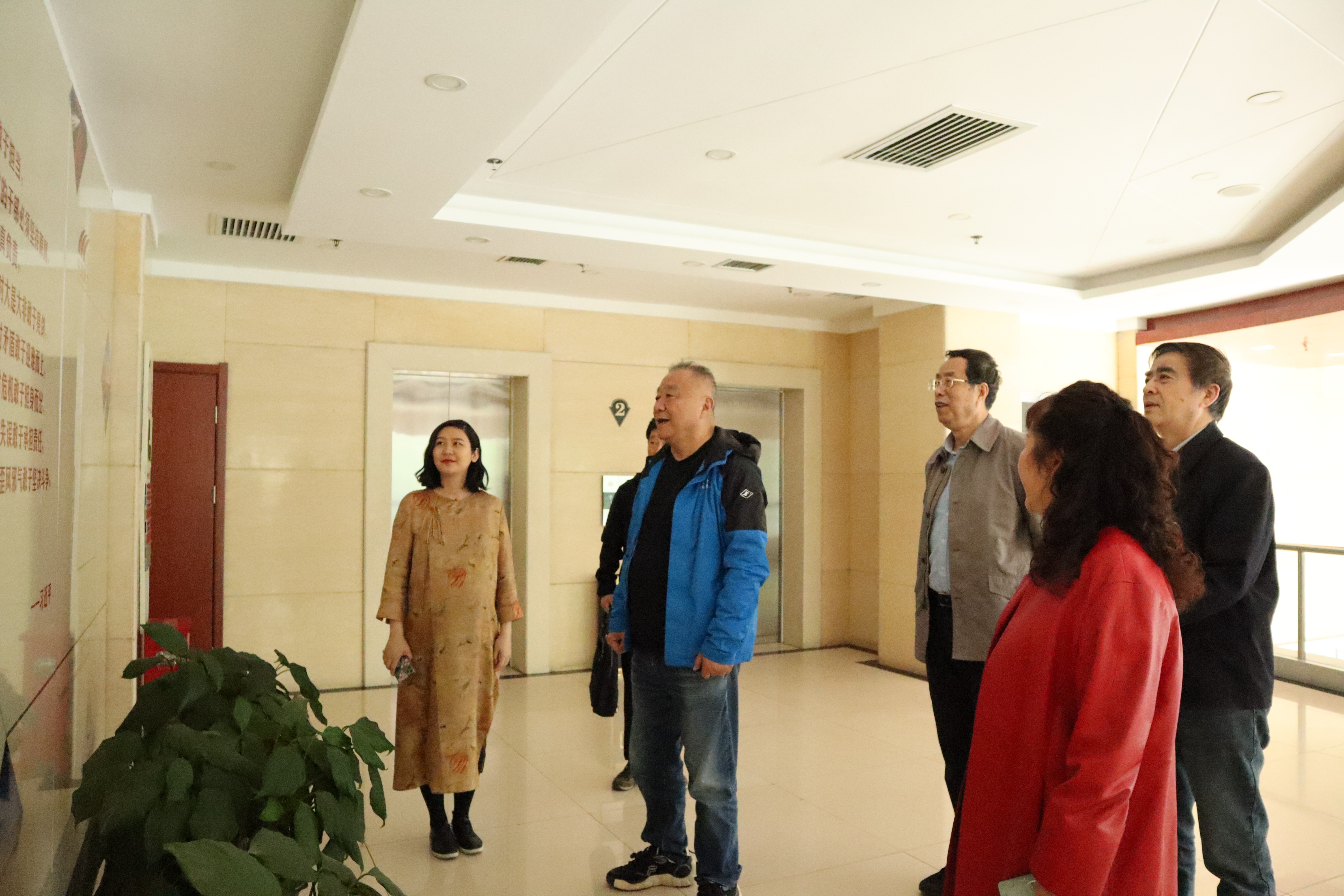 陜西省人大原副主任鄧?yán)淼阮I(lǐng)導(dǎo)一行赴中交通力考察交流