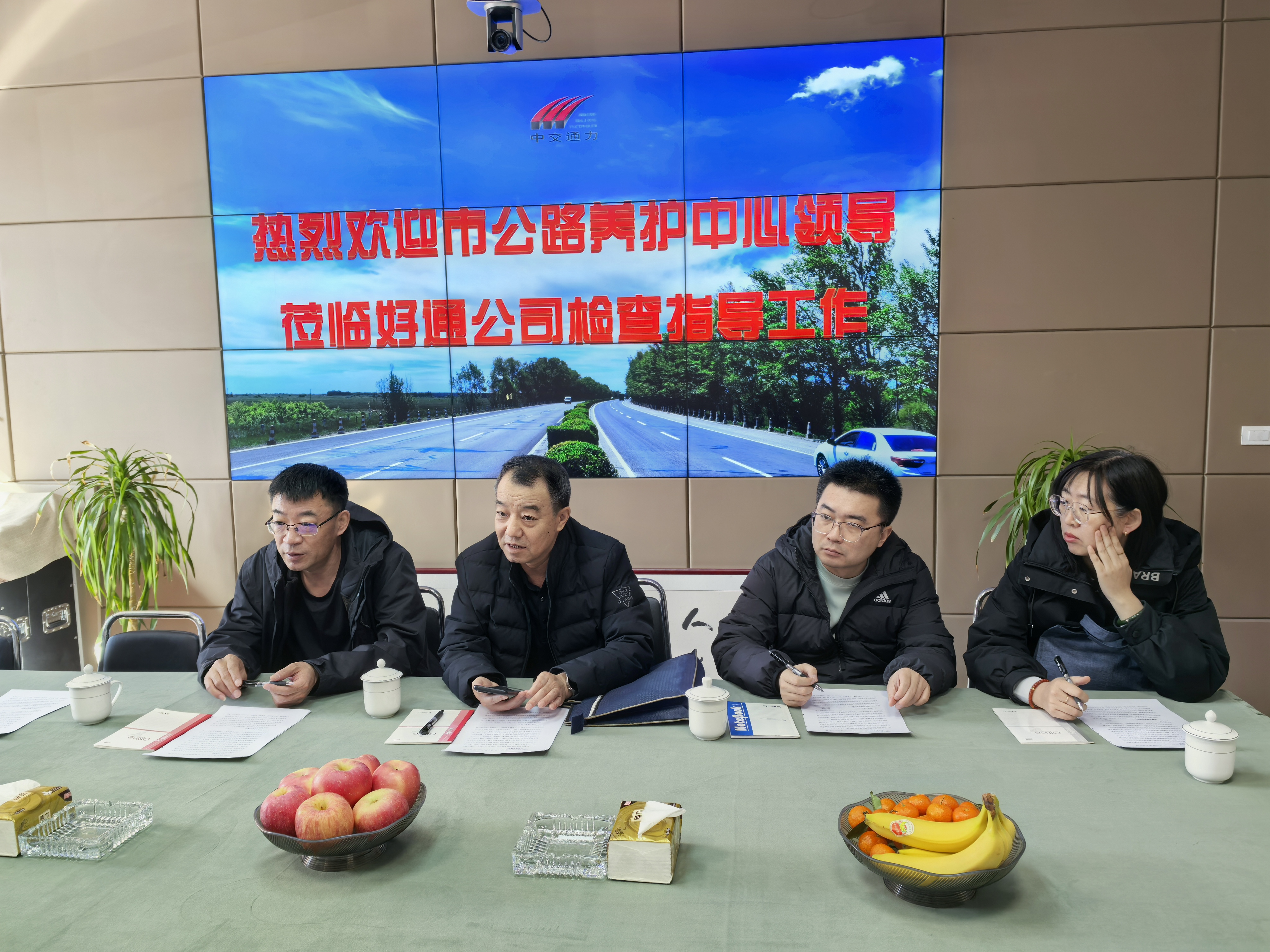 春潮涌動(dòng)催人進(jìn)<div   id=