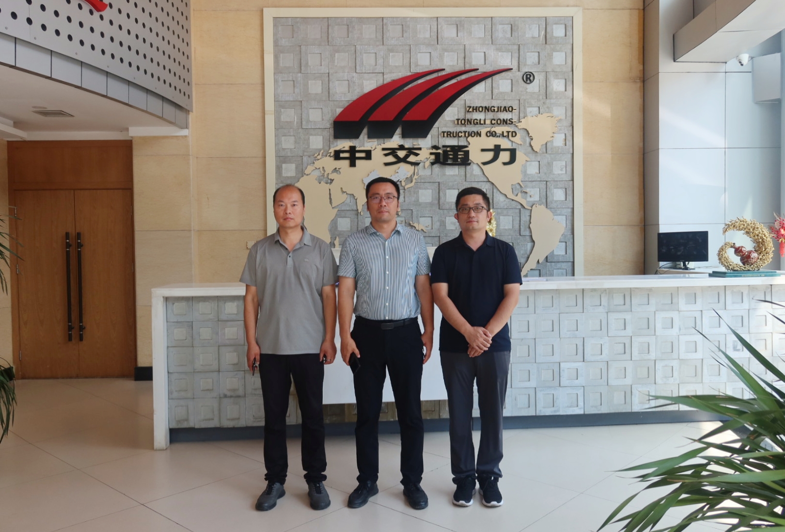 深化合作 共謀發(fā)展丨舜泰檢測科技集團(tuán)有限公司領(lǐng)導(dǎo)一行到訪中交通力，共探合作新機(jī)遇